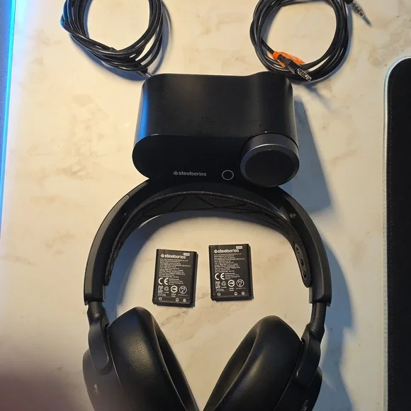 SteelSeries ARCTIS NOVA PRO Wireless Headset with Base Station PC/XBOX Version - Picture 4 of 4